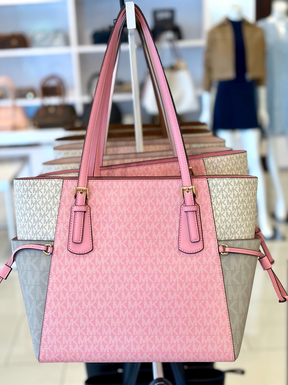 Michael Kors Voyager Large Color-Block Signature Logo Tote Bag - Picture 9 of 10